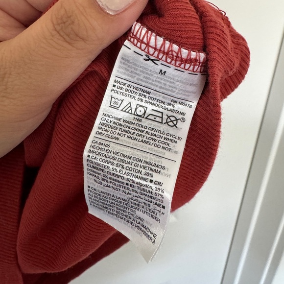 ⭐️3 / $15⭐️ 🆕 Old Navy Slim Fit Tank Top with buttons Burnt Orange - Picture 4 of 5